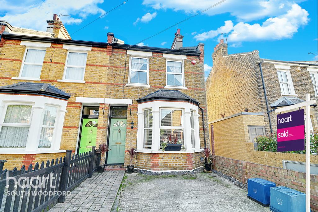Carnarvon Road, South Woodford, London, E18 2 bed end of terrace house
