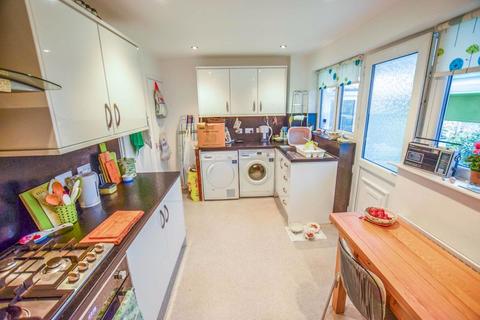 19 Holthouse Road, Tottington, Bury, BL8 3JP