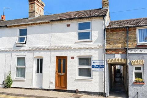3 bed terraced house for rent in Sayer Street, Huntingdon
