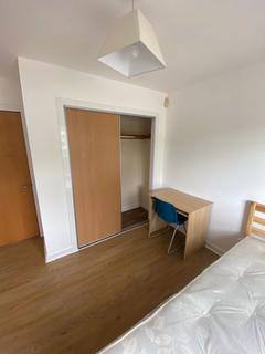 3 bedroom apartment to rent, Firpark Court, Dennistoun