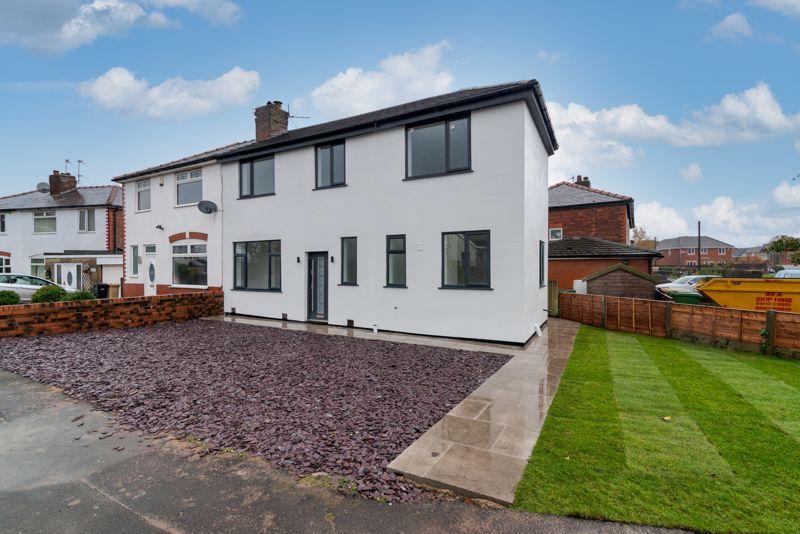 Tempest Road, Chew Moor, Bolton... 4 bed house £300,000