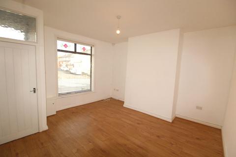 3 bedroom terraced house to rent, Bolton Road, Kearsley, Bolton