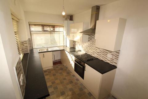 3 bedroom terraced house to rent, Bolton Road, Kearsley, Bolton