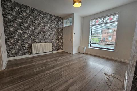 3 bedroom terraced house to rent, Bolton Road, Kearsley, Bolton