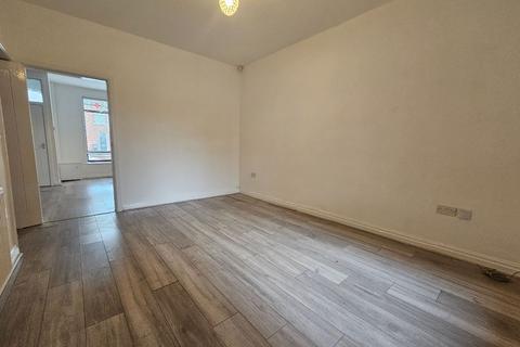 3 bedroom terraced house to rent, Bolton Road, Kearsley, Bolton