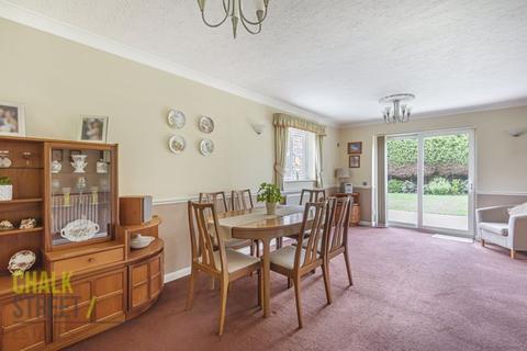7 Forbes Close, Hornchurch, RM11 1FD
