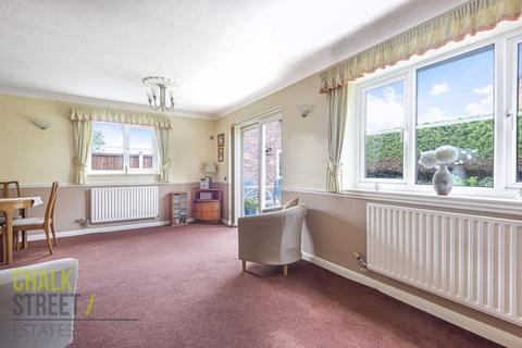 7 Forbes Close, Hornchurch, RM11 1FD