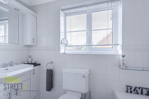 7 Forbes Close, Hornchurch, RM11 1FD