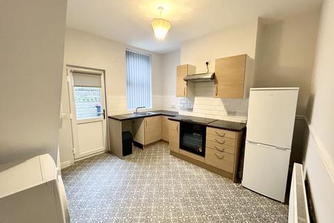 2 bedroom terraced house to rent, Garden Street, Manchester