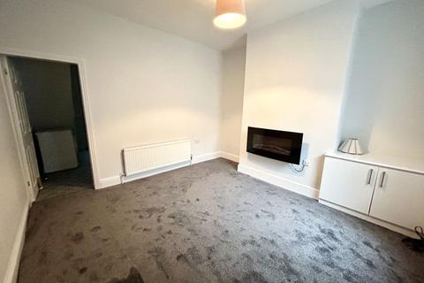 2 bedroom terraced house to rent, Garden Street, Manchester