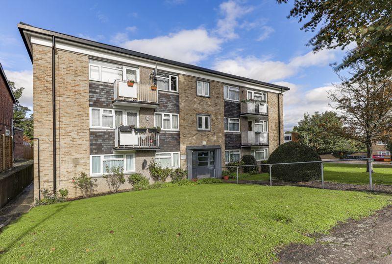 Chase Green Avenue, Enfield 2 bed flat £330,000