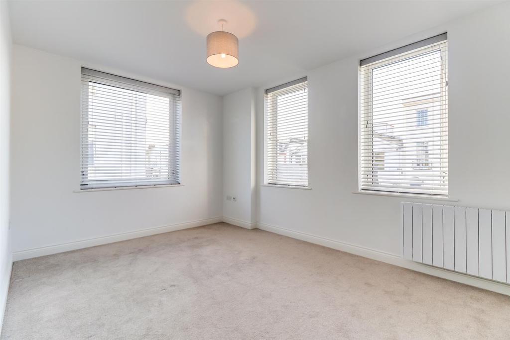 Bedroom 1a.jpg