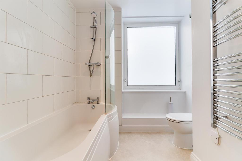 Bathroom b.jpg