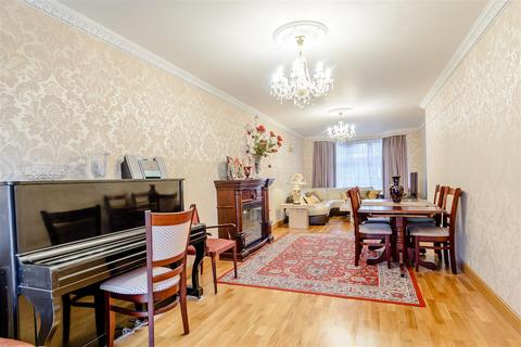 23 The Vale, London, N14 6HR