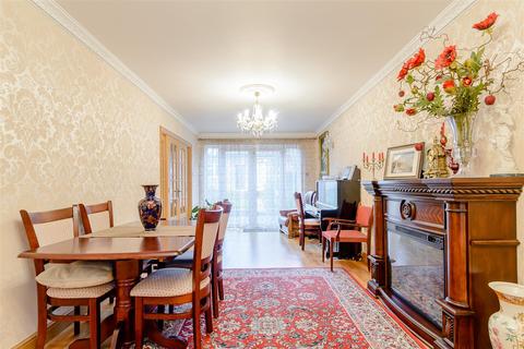 23 The Vale, London, N14 6HR