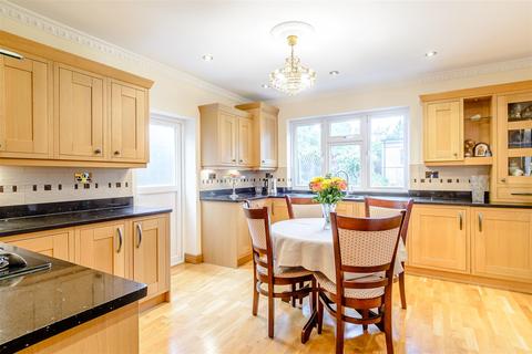 23 The Vale, London, N14 6HR