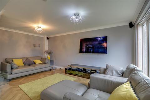 11 Bartley Close, Benfleet, SS7 4DD
