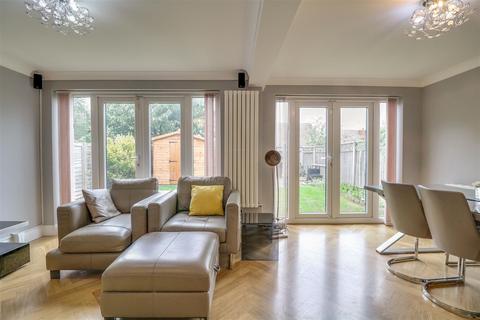 11 Bartley Close, Benfleet, SS7 4DD