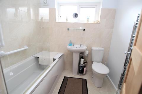 10 Kings Drive, Bradford, BD2 1PX