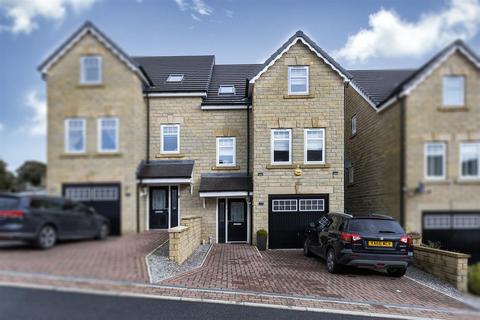 12 Black Myres Close, Queensbury, Bradford, BD13 2FQ