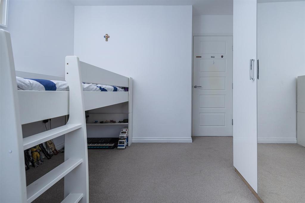 Bed32.jpg