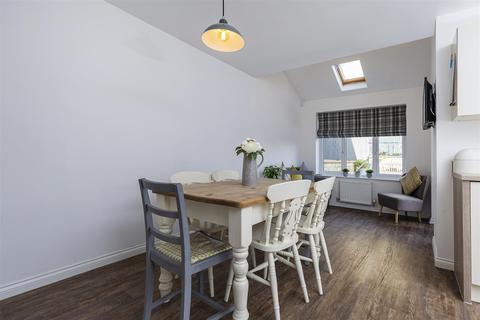 12 Black Myres Close, Queensbury, Bradford, BD13 2FQ