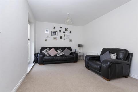 12 Black Myres Close, Queensbury, Bradford, BD13 2FQ