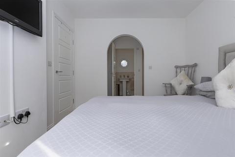 12 Black Myres Close, Queensbury, Bradford, BD13 2FQ