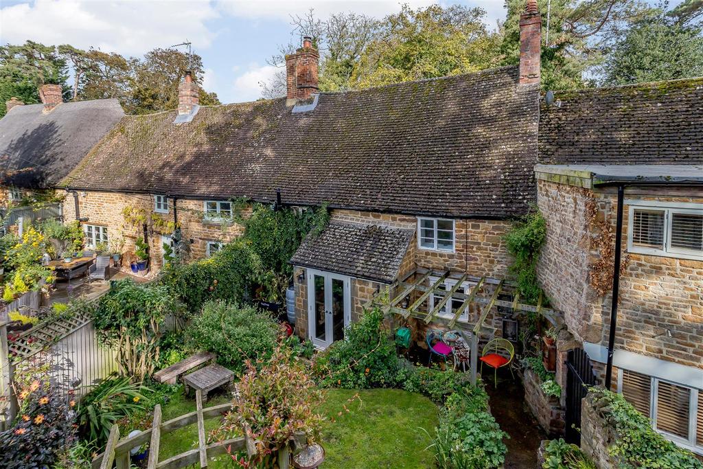 Wardington, Banbury, Oxfordshire 2 bed cottage for sale £300,000