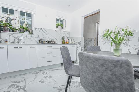 18 Exeter Road, Gravesend, DA12 5QX