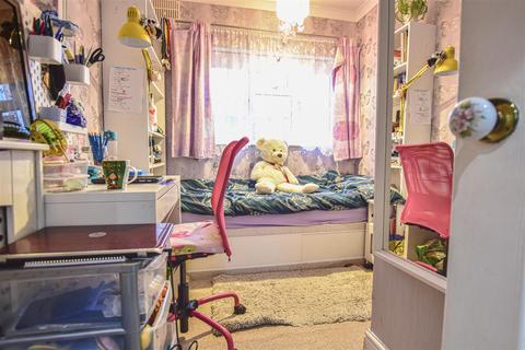 18 Exeter Road, Gravesend, DA12 5QX