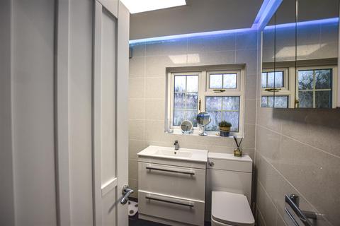 18 Exeter Road, Gravesend, DA12 5QX