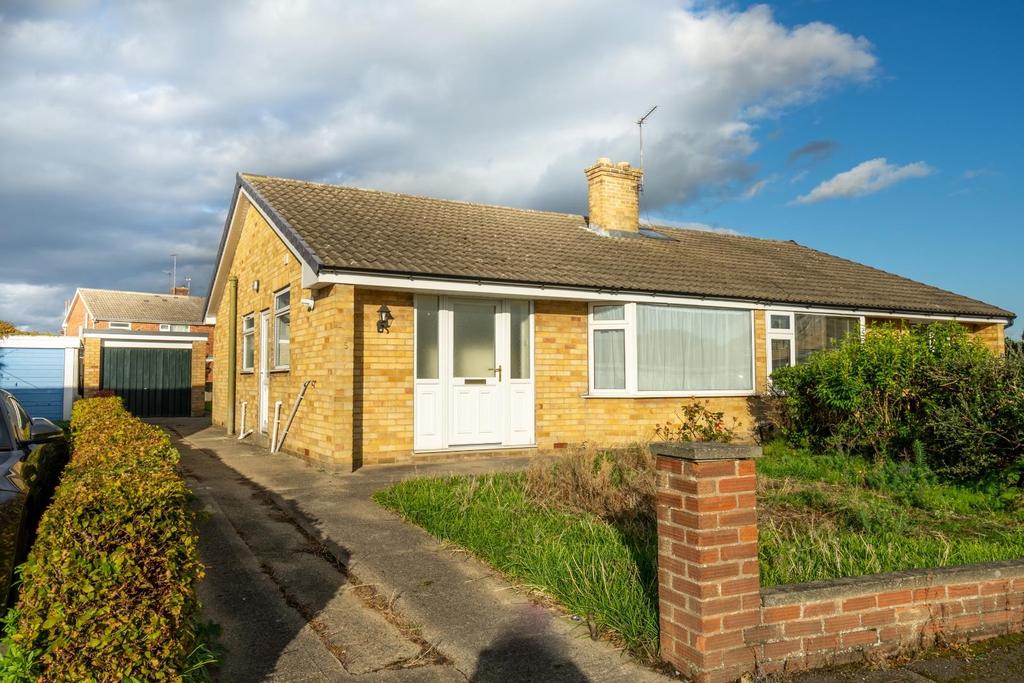 Brentwood Crescent, Badger Hill, York 2 bed semidetached bungalow £