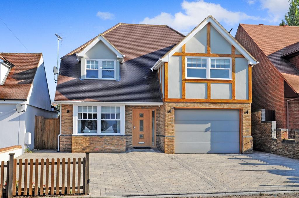 Mountnessing Road, Billericay, CM12 5 bed detached house £950,000