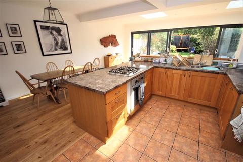 31 Athelstan Road, Bournemouth, BH6 5LY