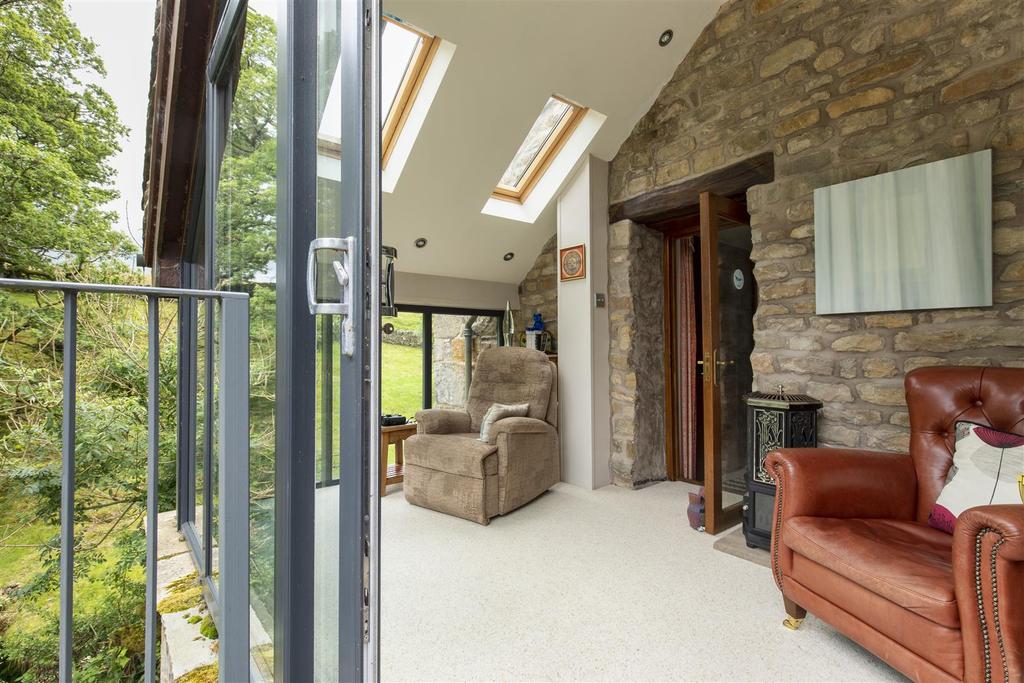 Waterfall room