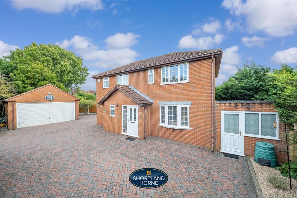Garrick Close, Eastern Green, Coventry 4 bed detached house £410,000