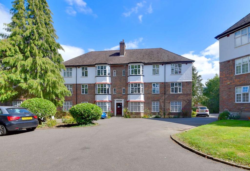 Holders Hill Road, Hendon, London, NW4 3 bed flat £450,000