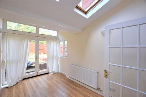 13 Chase End Close, Worcester, WR5 2BY