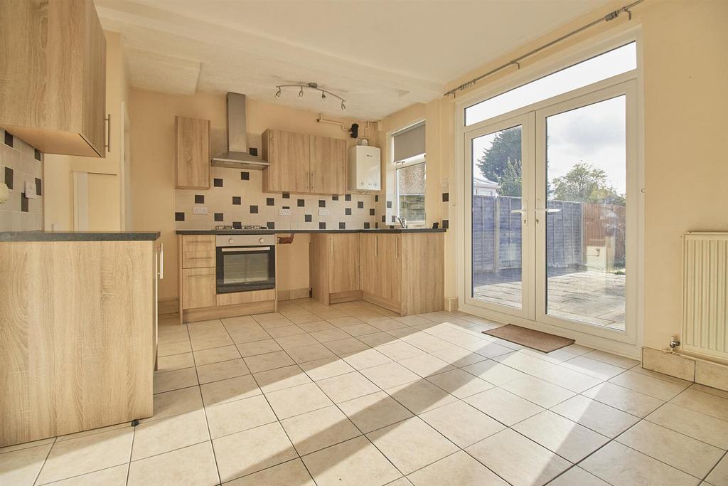 Thirlmere Road, Hinckley 3 bed semidetached house £185,000