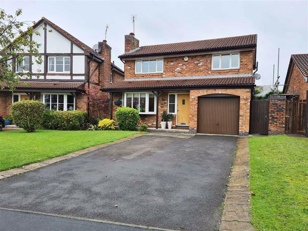 Hazelwood Road, WILMSLOW 3 bed detached house £1,850 pcm (£427 pw)