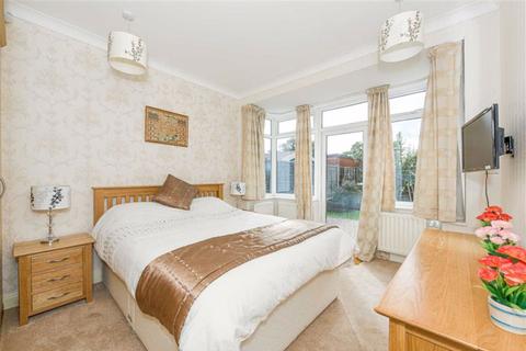 1 The Warren, Worcester Park, KT4 7DH