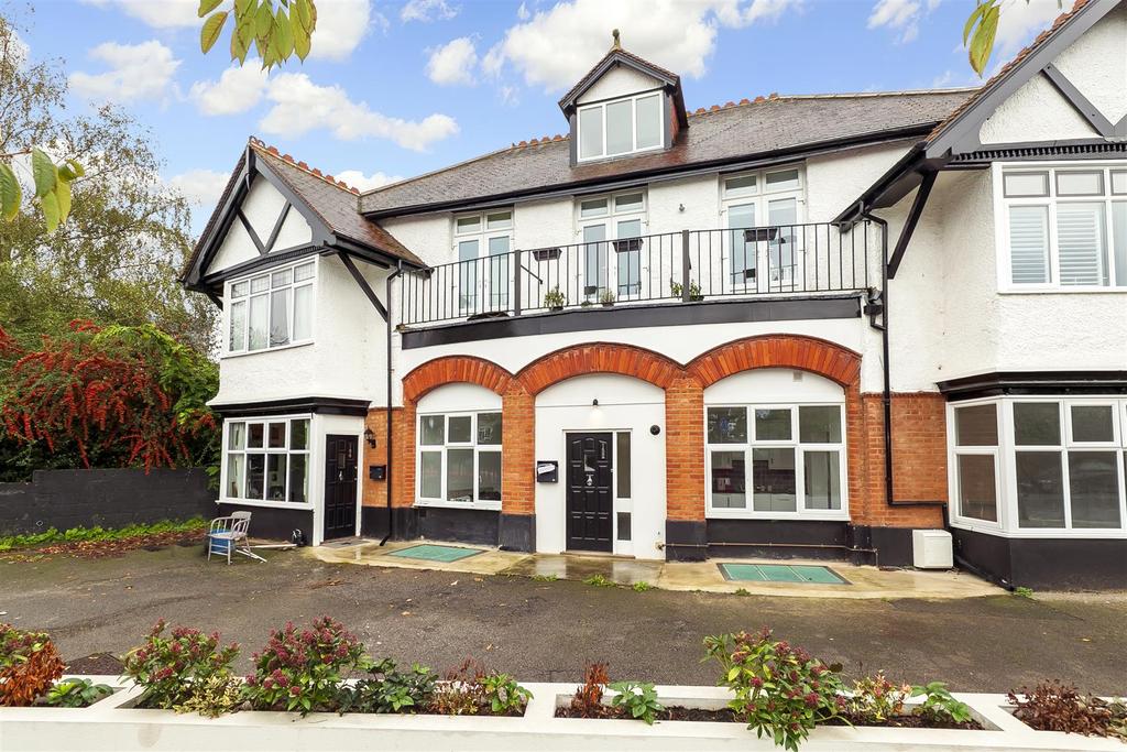 Kingston Lane, Teddington 2 bed apartment £399,950