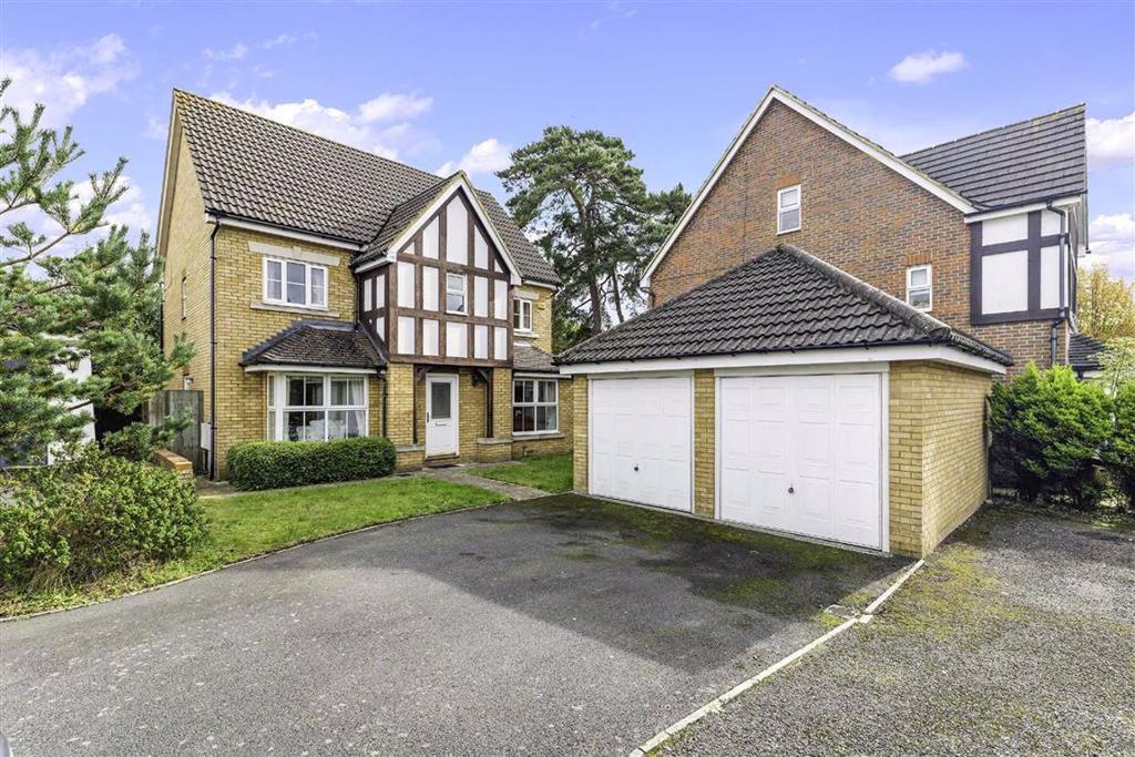 The Fieldings, Banstead, Surrey 6 bed detached house £750,000