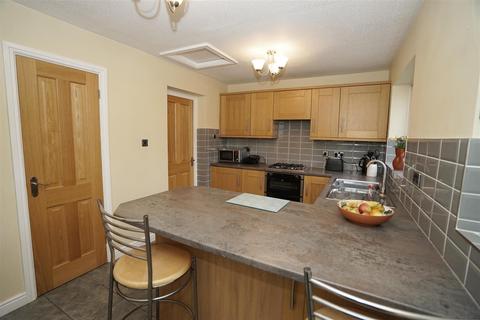20 Wadebridge Drive, Bury, BL8 2NN