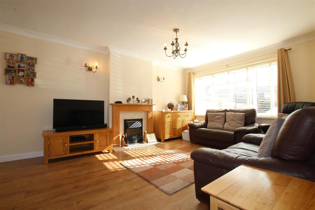 Bodycoats Road, Chandler's Ford... 3 bed semidetached house £330,000