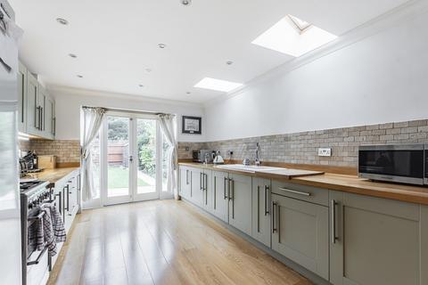 21 Salisbury Road, New Malden, KT3 3HZ