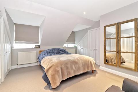 4 Groves Close, Bourne End, SL8 5JP