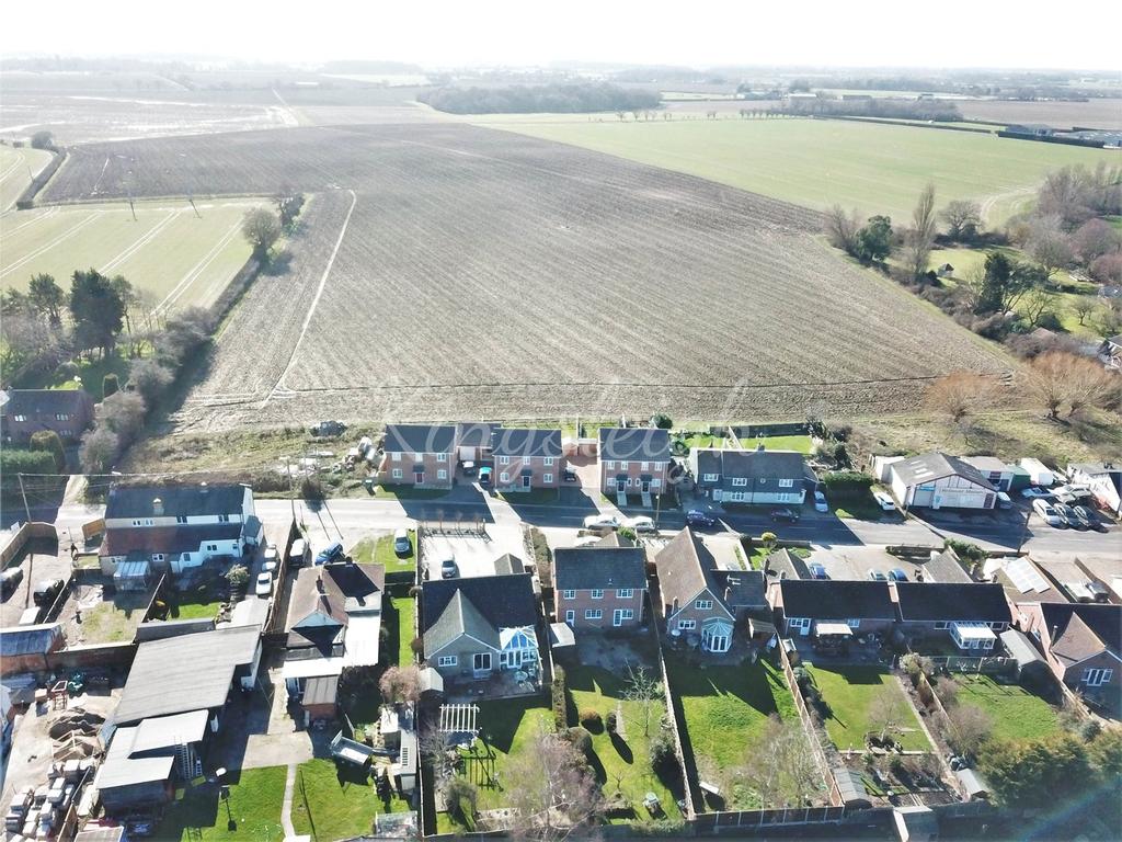 Harwich Road, Wix, Manningtree, CO11 4 bed detached house £395,000