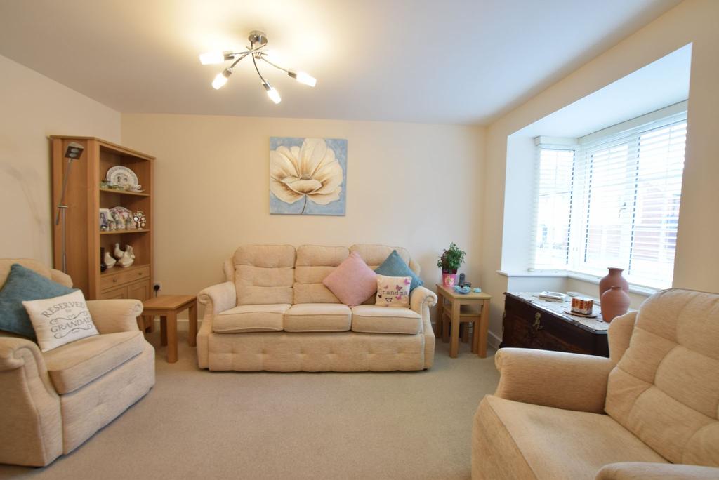 Legerton Drive, ClactononSea 4 bed link detached house £258,000